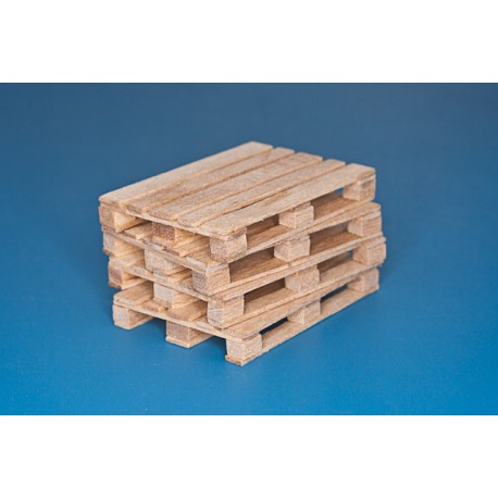 Four natural wood pallets. RB 35D30