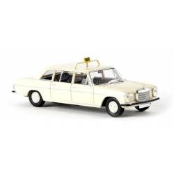 Taxi Mercedes Benz 220 D. BREKINA 13404