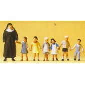 Nun with small children. PREISER 10401