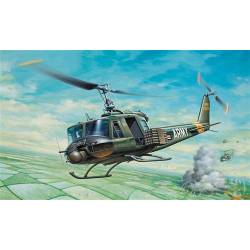 UH-1B Huey. ITALERI 040