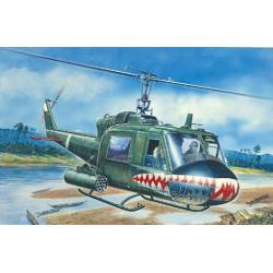 UH - 1C Gunship. ITALERI 0050