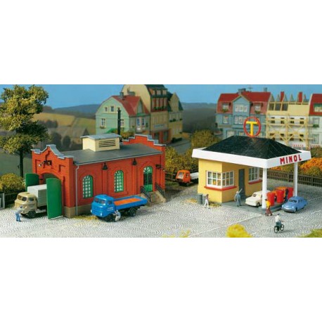 Service station withmechanic’s workshop. AUHAGEN 12227