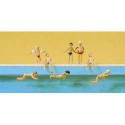 Children at the pool. PREISER 10307