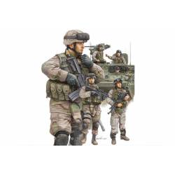 Modern U.S.Army crewman and infantry. TRUMPETER 00424