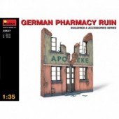 Pharmacie allemande en ruines.