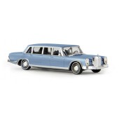 Mercedes Benz 600, azul metalizado.