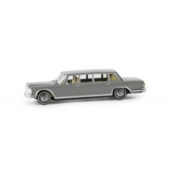 Mercedes Benz 600, gris.