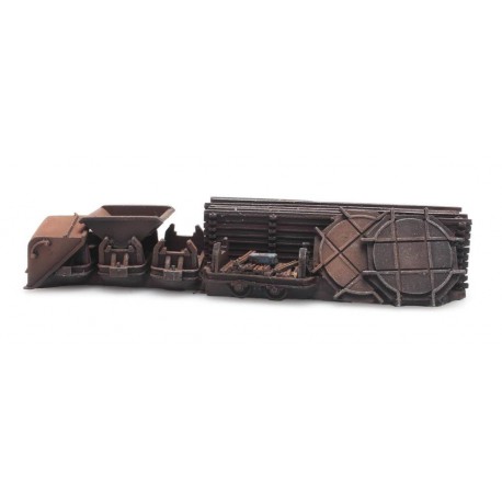 Cargo: Narrow gauge dumpers and tracks.