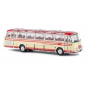 Autobus Setra S 12, rojo/beige.