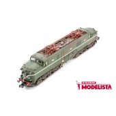 Locomotora 277.048 (verde-plata). Envejecida.