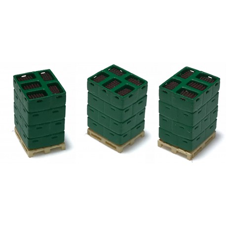 Palés con cajas de botellas.