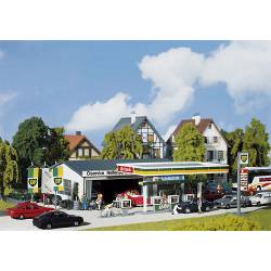 Covered petrol pumps. FALLER 130346