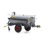 Liquid manure spreader.