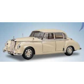 Mercedes 300 C Limousine, beige, 1955.