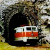 Dos bocas de túnel de una vía. BUSCH 8191