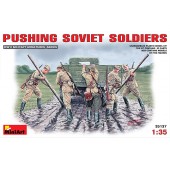 Pushing soviet soldiers. MINIART 35128