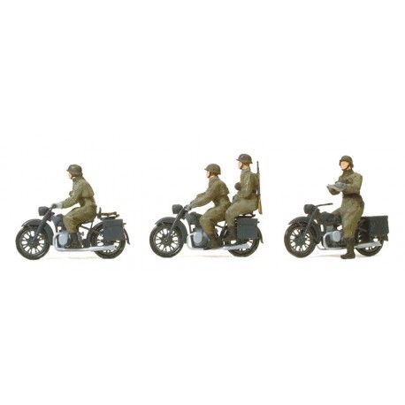 Motos con militares alemanes.