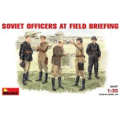 Soviet officers at field briefing. MINIART 35027