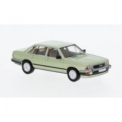 Audi 200 (C2), verde metalizado.