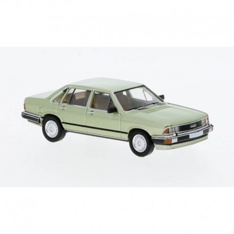 Audi 200 (C2), metallic green.