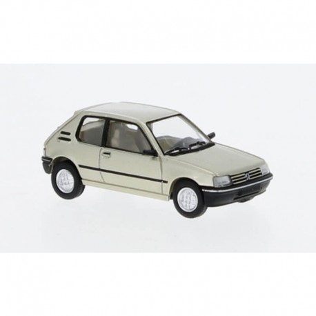 Peugeot 205, beige metalizado.