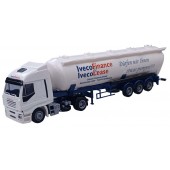 Iveco-Finance con cisterna.