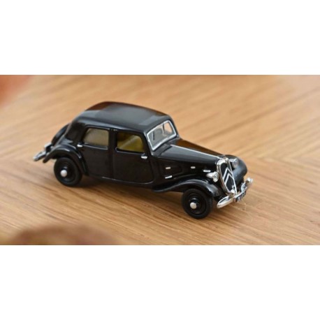 Citroën 7A, negro.