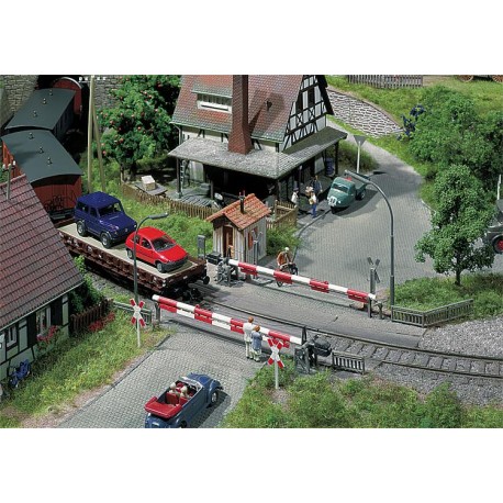 Guarded level crossing. FALLER 120172