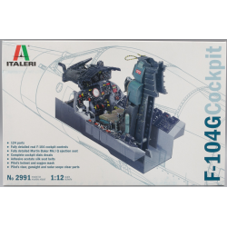 Nachbildung des Cockpits einer F-104 G. Maßstab 1:12. | Beschädigte Box.