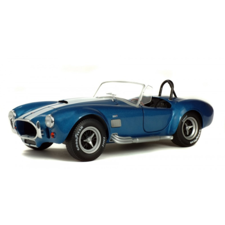 Maßstabsgetreues Modell einer AC Cobra 427 MKII.